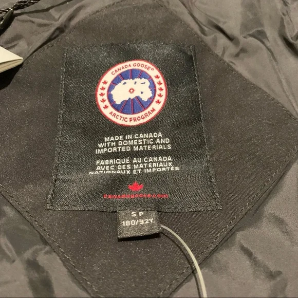 Canada Goose Wyndham Parka Notched Brim - Picture 13 of 13